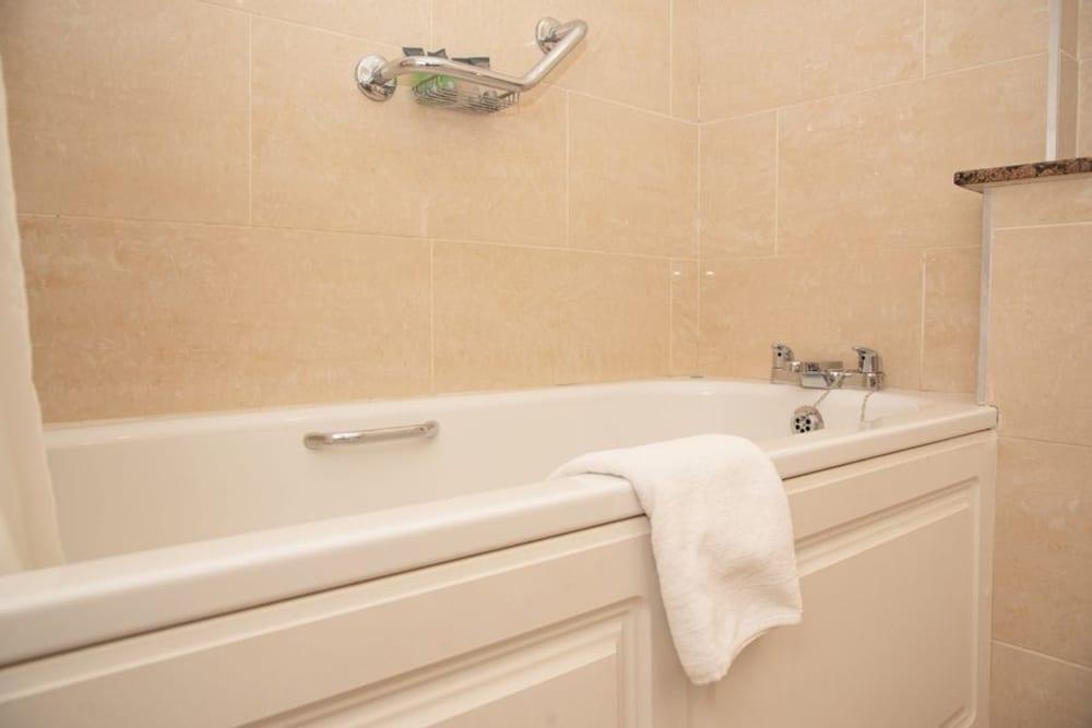 Hotel Brandon Conference&leisure Centre 3*